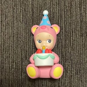 Sonny Angel - Birthday Cake Hug - Birthday Gift Bear Series